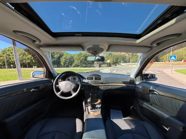 Mercedes-Benz E 220 CDi Avantgarde 11