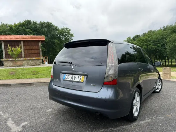 Mitsubishi Grandis 16
