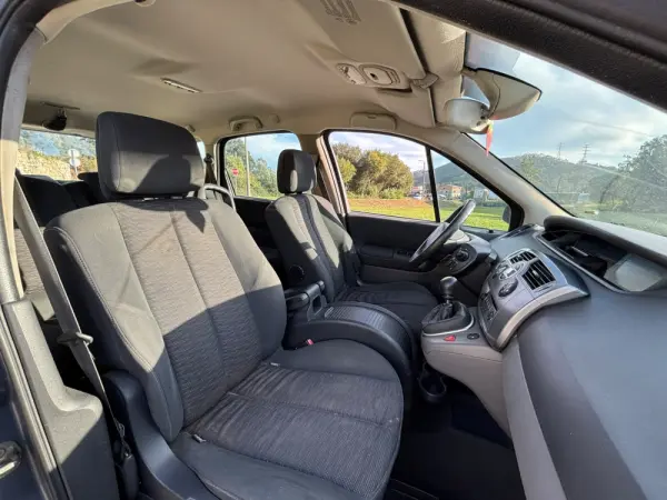 Renault Mégane Scénic 8