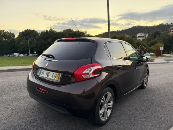 Peugeot 208 11