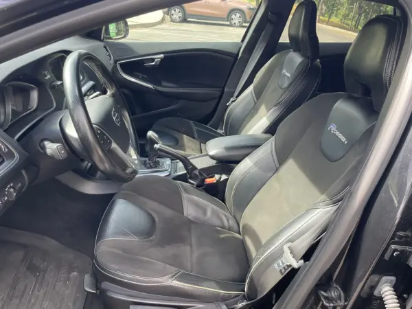 Volvo V40 1.6 D2 R-Design 14