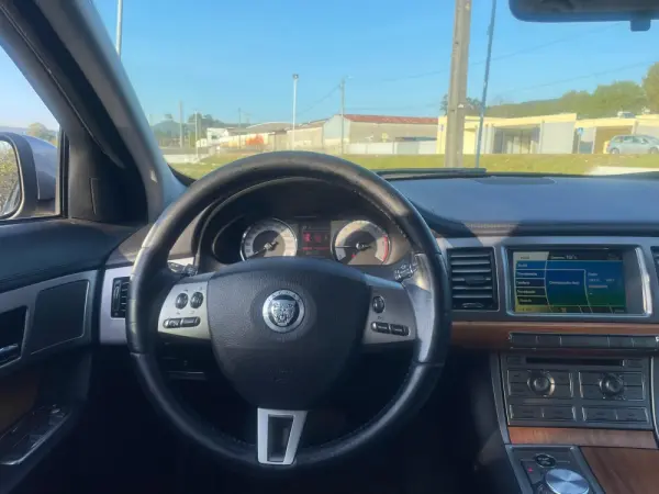 Jaguar XF 17