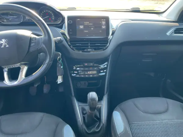 Peugeot 208 16