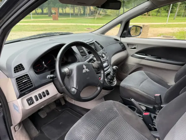 Mitsubishi Grandis 4