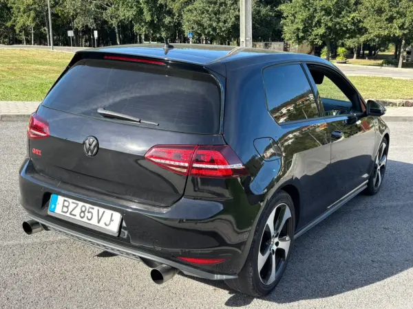 Volkswagen Golf GTI (BlueMotion ) 13