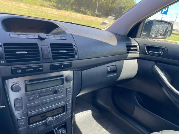 Toyota Avensis 14