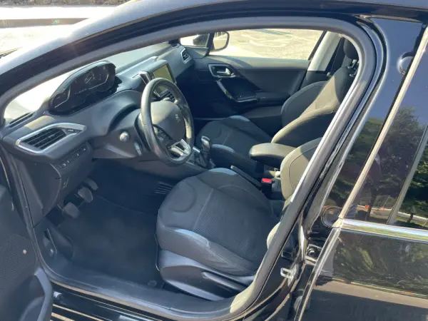 Peugeot 208 14