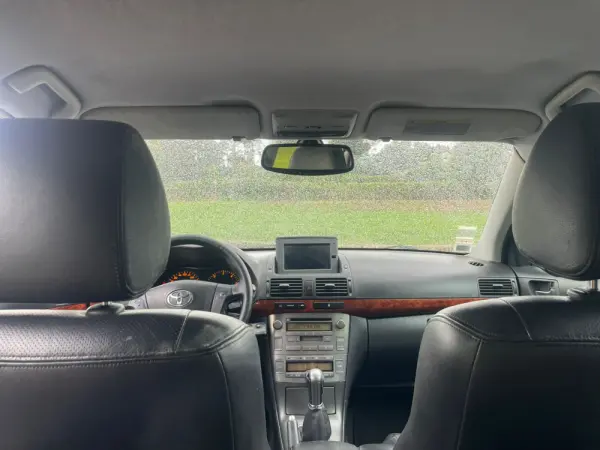 Toyota Avensis 8