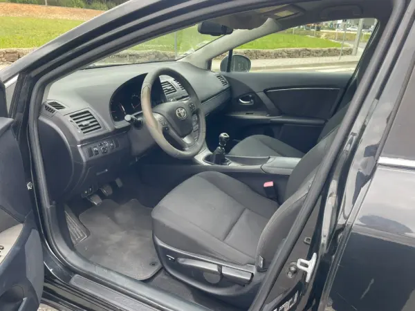 Toyota Avensis 16