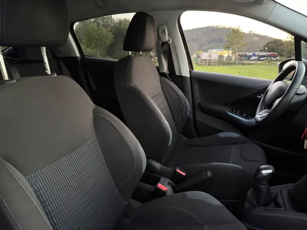 Peugeot 208 12