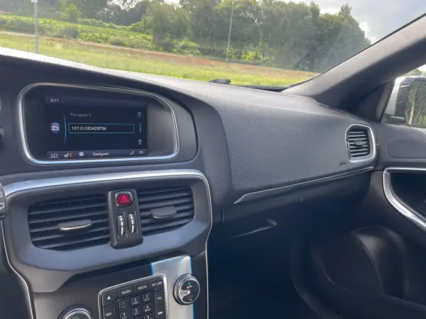 Volvo V40 1.6 D2 R-Design 6