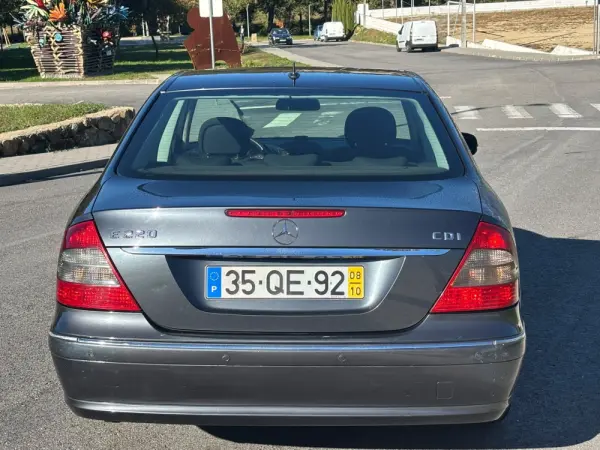 Mercedes-Benz E 220 CDi Classic BE Auto. 3