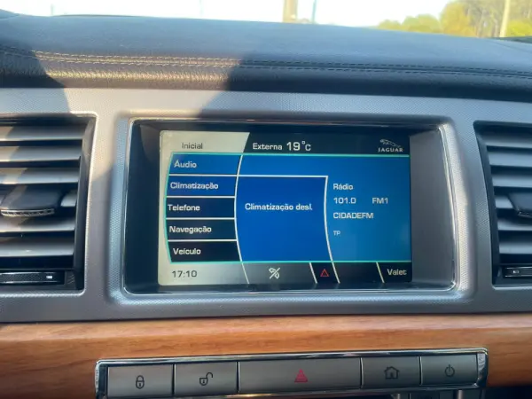 Jaguar XF 21