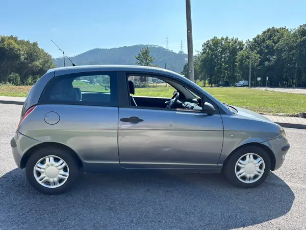 Lancia Ypsilon 8