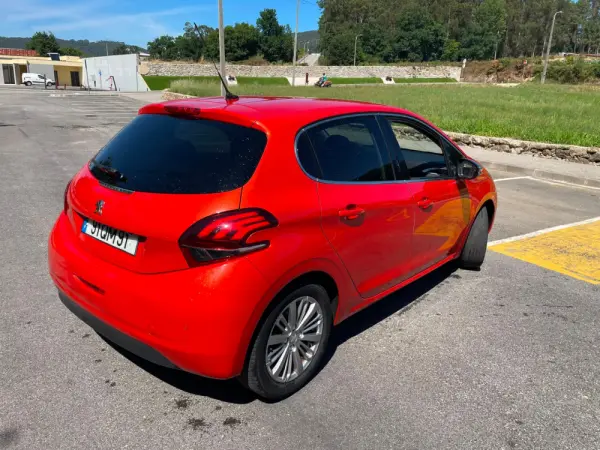 Peugeot 208 13
