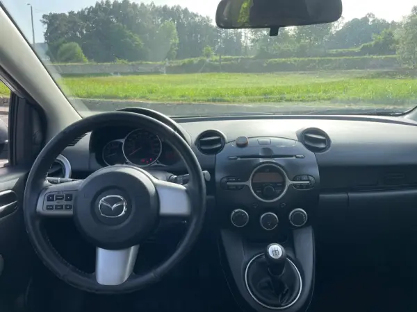 Mazda 2 8