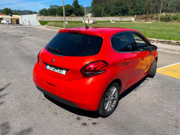Peugeot 208 7