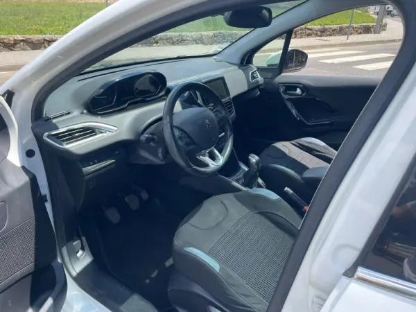 Peugeot 208 14