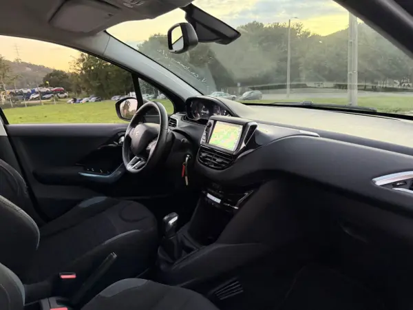 Peugeot 208 8