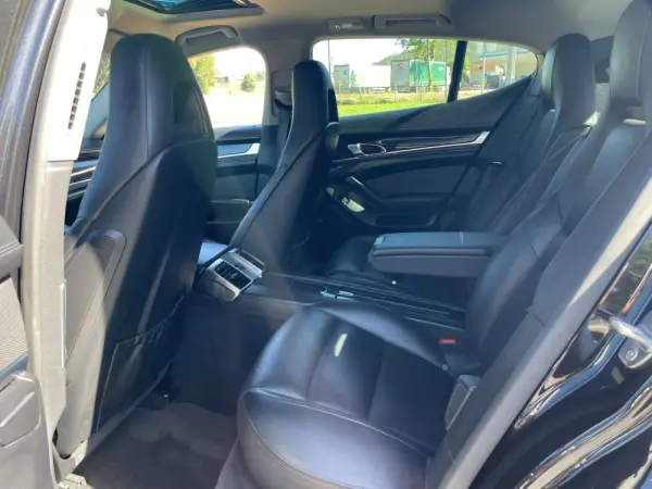 Porsche Panamera 10