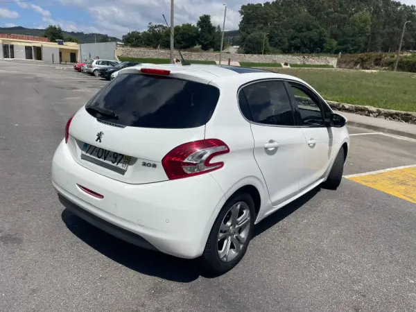 Peugeot 208 7