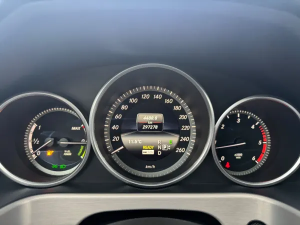 Mercedes-Benz E 300 Bluetec Hybrid Elegance 4