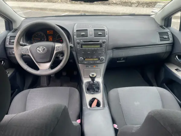 Toyota Avensis 2