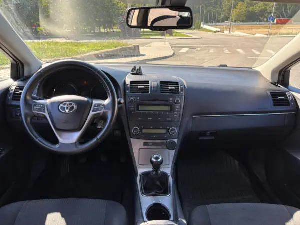 Toyota Avensis 2