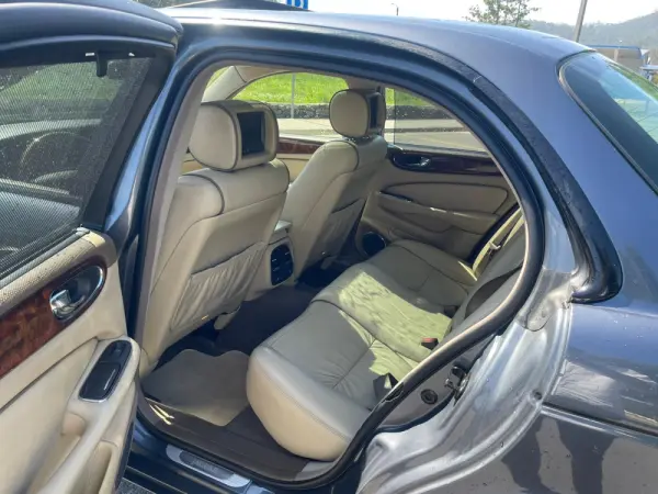 Jaguar XJ XJ6 2.7 D V6 Executive 8
