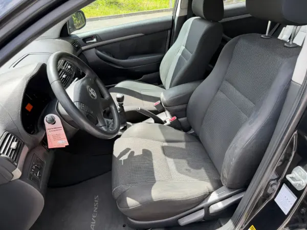 Toyota Avensis 8