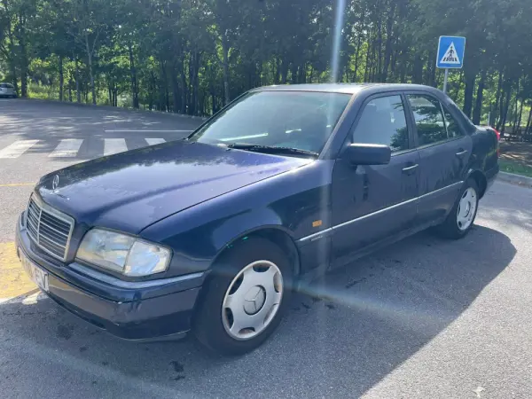 Mercedes-Benz C 180 1