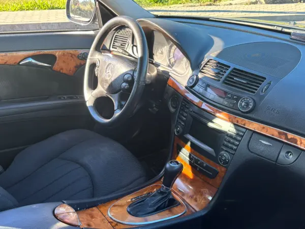 Mercedes-Benz E 220 CDi Classic BE Auto. 13