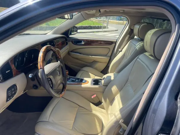 Jaguar XJ XJ6 2.7 D V6 Executive 15