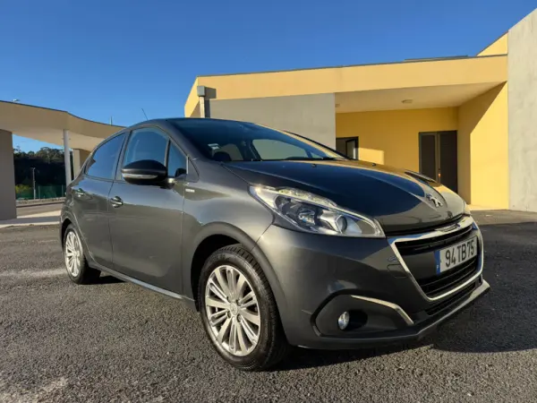 Peugeot 208 13