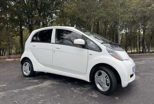 Mitsubishi i-MiEV 12