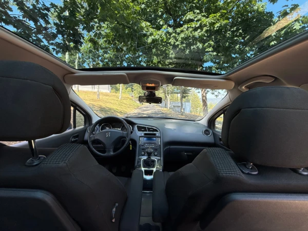 Peugeot 5008 8