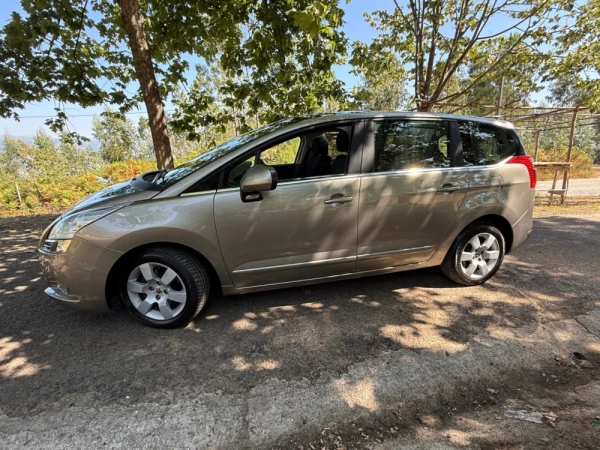 Peugeot 5008 4