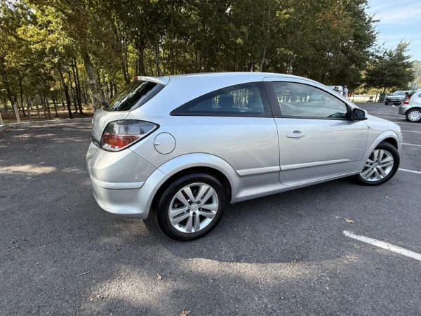 Opel Astra GTC 12
