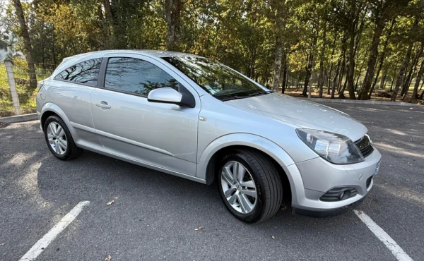 Opel Astra GTC 11