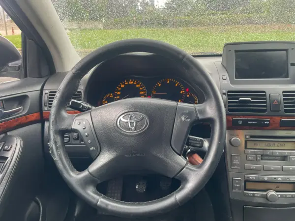 Toyota Avensis 14