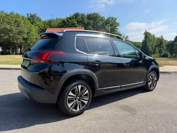 Peugeot 2008 9