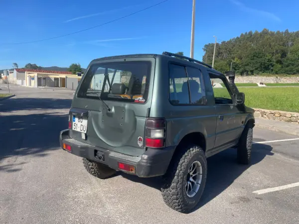 Mitsubishi Pajero 2.5 TD GLX Longo 12