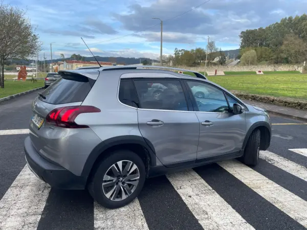 Peugeot 2008 1.2 PureTech Style 9