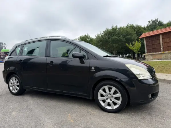 Toyota Corolla Verso 2