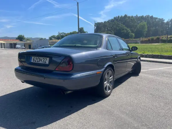 Jaguar XJ XJ6 2.7 D V6 Executive 13