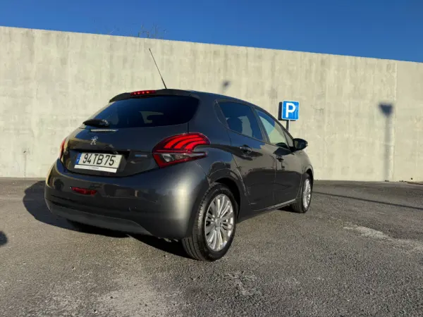 Peugeot 208 7