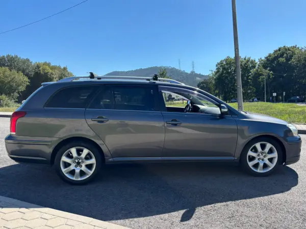 Toyota Avensis SW 2.0 D-4D Exclusive 5