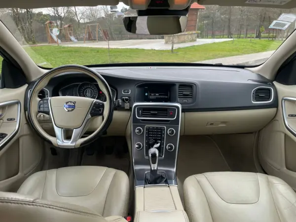 Volvo V60 14