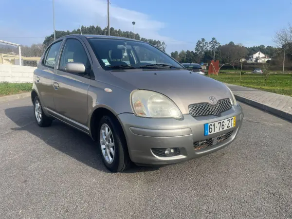 Toyota Yaris 8