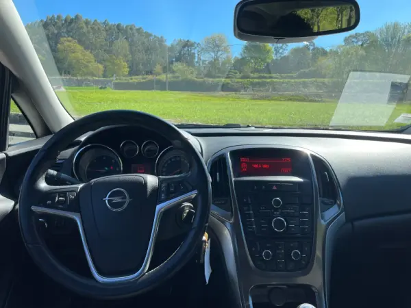 Opel Astra Sports Tourer 14